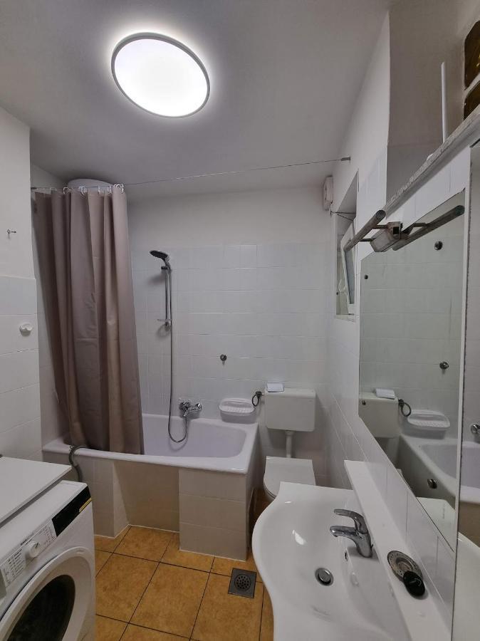F13 Apartment พูลา ภายนอก รูปภาพ